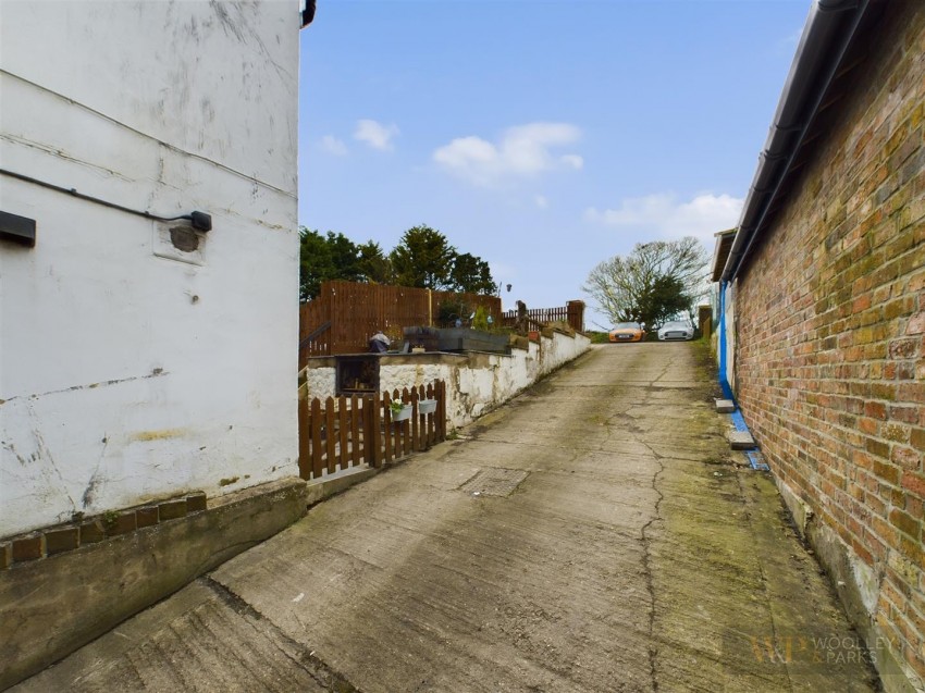 Images for Lovell Garth, Foxholes, Driffield EAID:wooleyapi BID:1